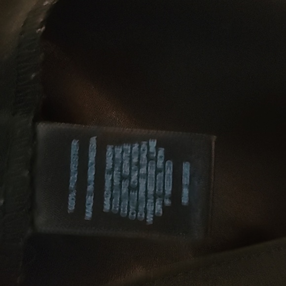 High Neck Open Back Shear Tank Top. Size: M - Picture 5 of 5